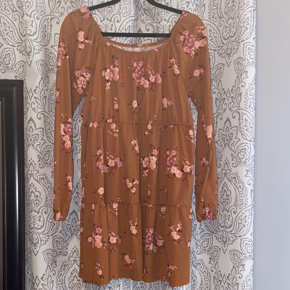 Sugar and Jade Floral Long Sleeve Dress “TWEEN” easily fit a Woman’s Large/XL